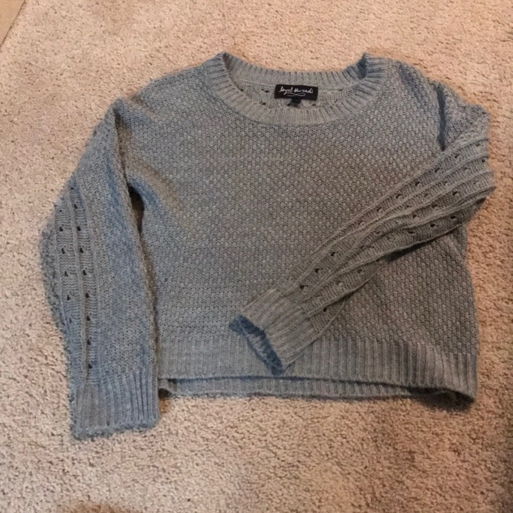 Grey cropped sweater!